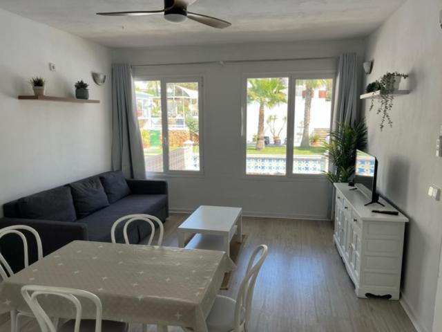 Apartamentos Cana Sofia Cala Llonga  Oda fotoğraf